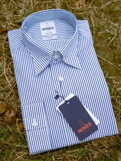 The Nines Chemise Pin Collar*Chemise infroissable col épingle à rayures bleu marine