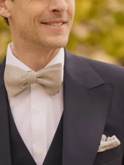 The Nines Noeud Papillon Prénoué|Noeud Papillon Mariage*Nœud papillon taupe prénoué Verone